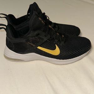 Women’s Wide Size 10 Nike Air Bella TR 2 Wide Black/Metallic Gold shoes
